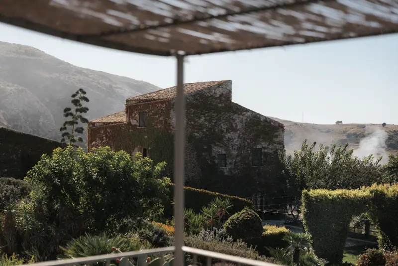 Vue depuis la terrasse sous la pergola