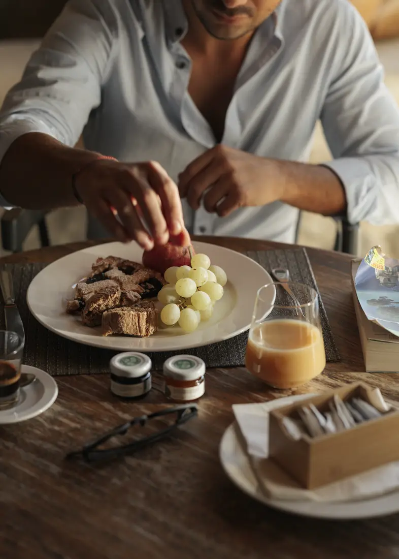 Petit-déjeuner avec des produits locaux