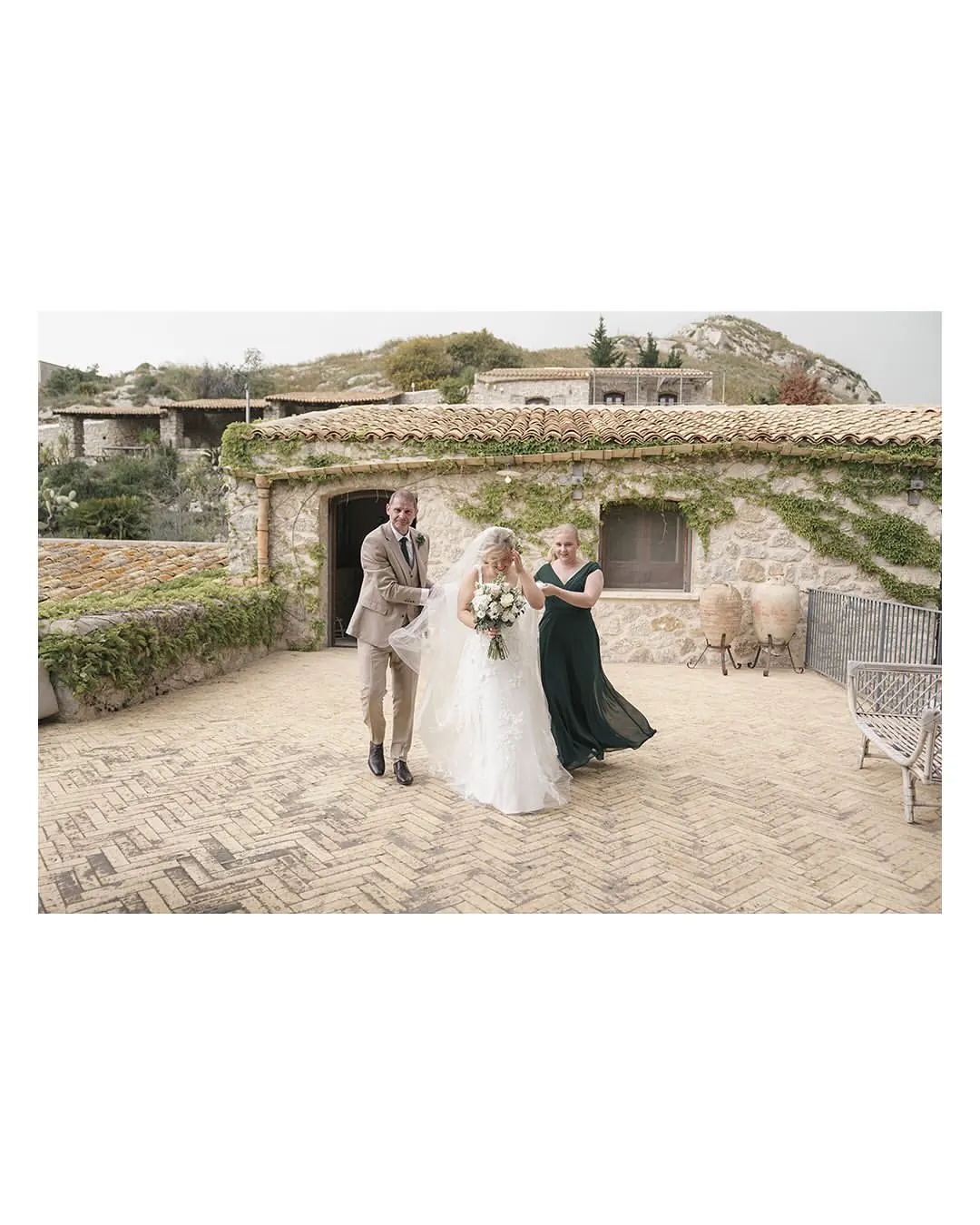Bride's entrance into the courtyard of the Realmonte wedding masseria near Agrigento