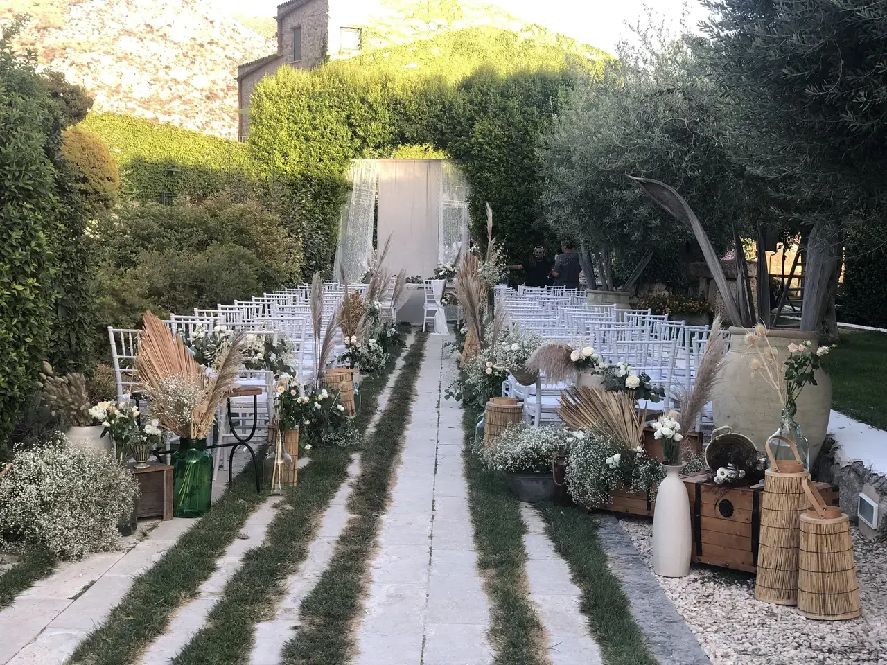 Aisle decorated for the symbolic ceremony in the garden of the Agrigento wedding venue